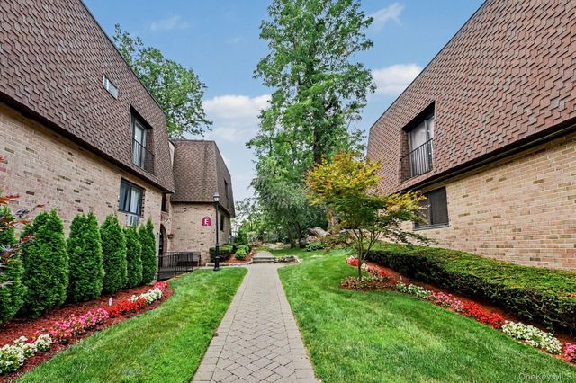 352 Central Park Avenue D11, Scarsdale, NY 10583