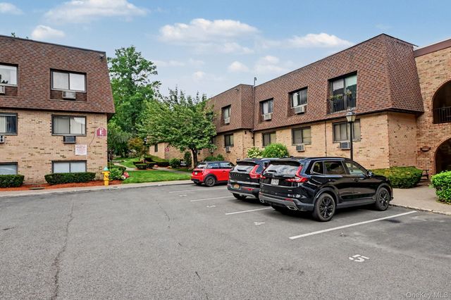 352 Central Park Avenue D11, Scarsdale, NY 10583