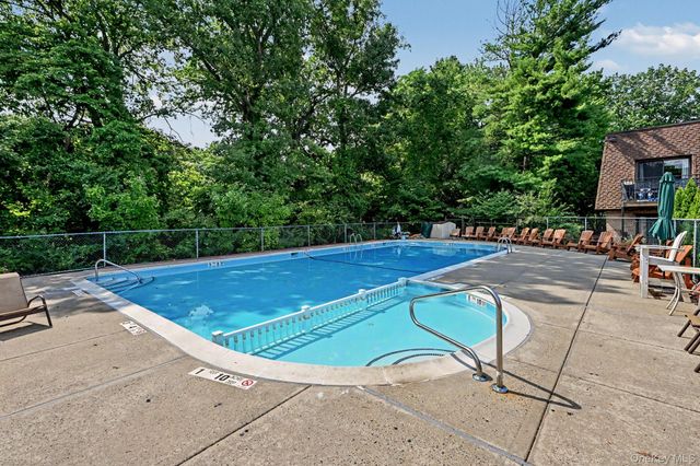 352 Central Park Avenue D11, Scarsdale, NY 10583