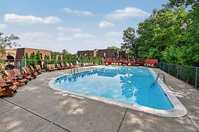 352 Central Park Avenue D11, Scarsdale, NY 10583