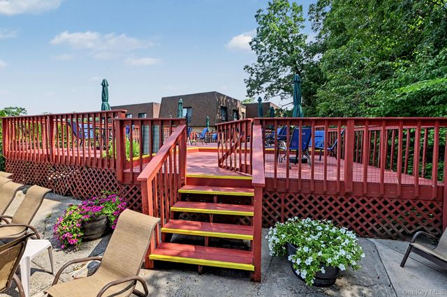 352 Central Park Avenue D11, Scarsdale, NY 10583