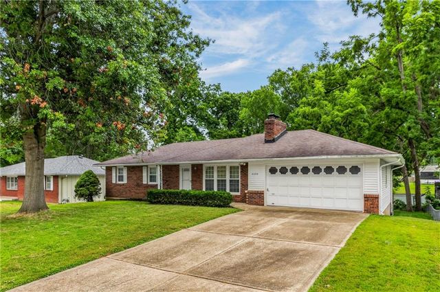 8029 Yecker Avenue, Kansas City, KS 66109