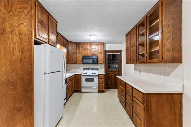 8029 Yecker Avenue, Kansas City, KS 66109