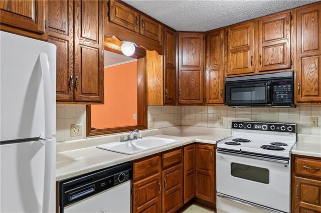 8029 Yecker Avenue, Kansas City, KS 66109
