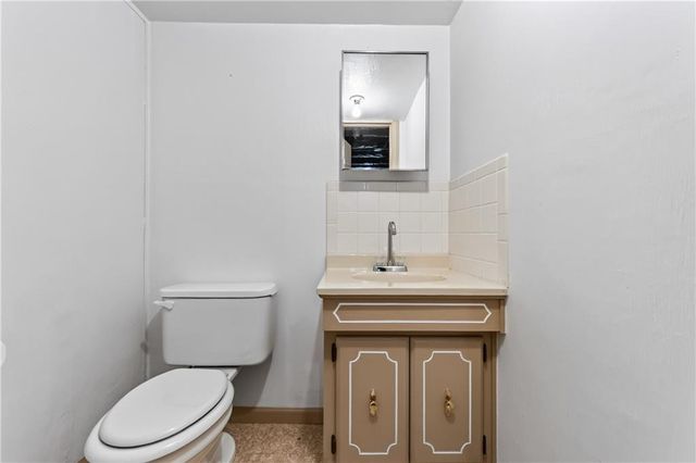 8029 Yecker Avenue, Kansas City, KS 66109