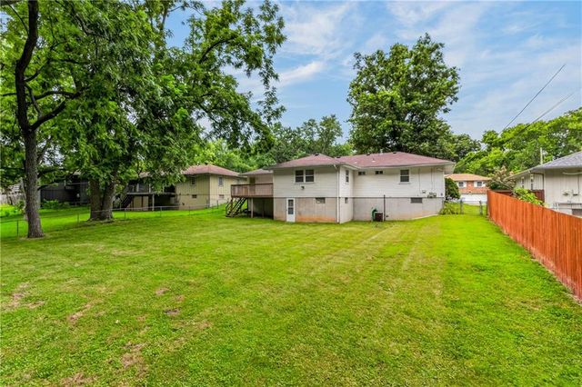 8029 Yecker Avenue, Kansas City, KS 66109