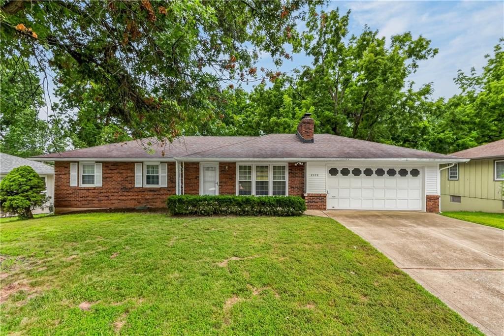 8029 Yecker Avenue, Kansas City, KS 66109