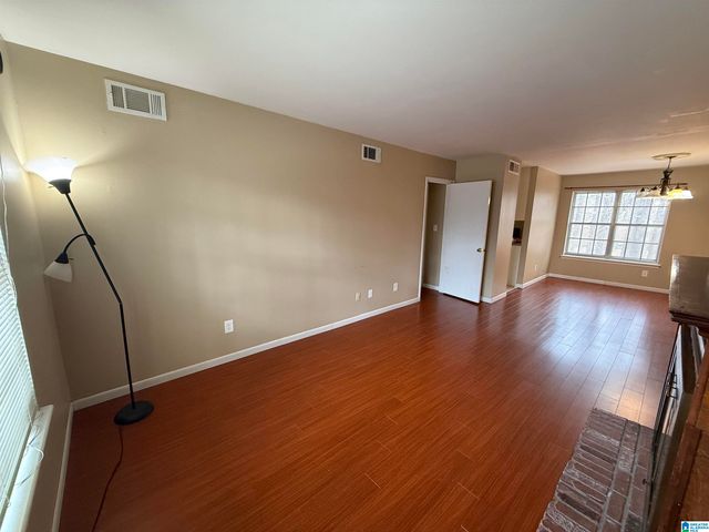 2061 Montreat Cir Apt C, Vestavia Hills, AL 35216