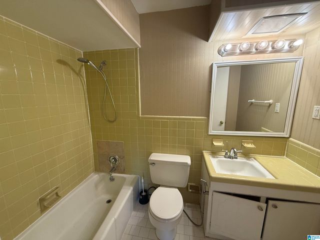 2061 Montreat Cir Apt C, Vestavia Hills, AL 35216