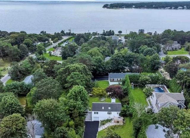 12 Ridge Lane, Hampton Bays, NY 11946
