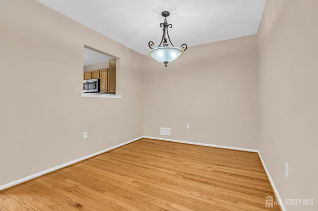 8 Edith Drive, Franklin Twsp, NJ 07416