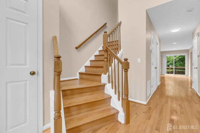 8 Edith Drive, Franklin Twsp, NJ 07416