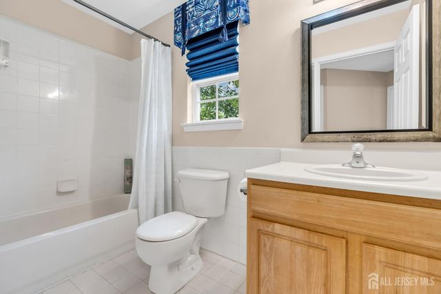 8 Edith Drive, Franklin Twsp, NJ 07416