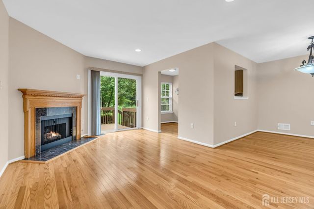 8 Edith Drive, Franklin Twsp, NJ 07416