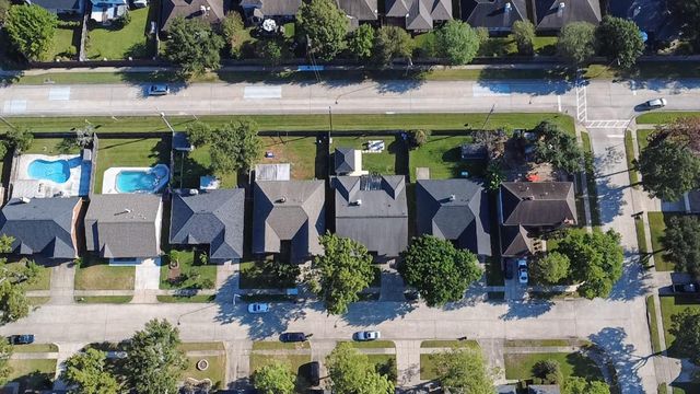 16039 Surrey Woods Drive, Friendswood, TX 77546