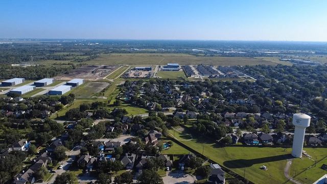 16039 Surrey Woods Drive, Friendswood, TX 77546