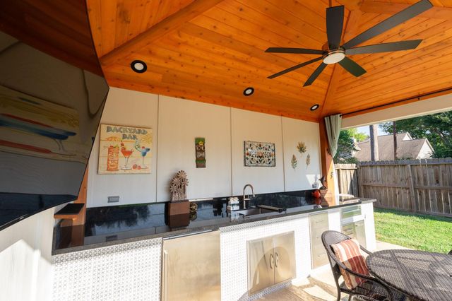 16039 Surrey Woods Drive, Friendswood, TX 77546