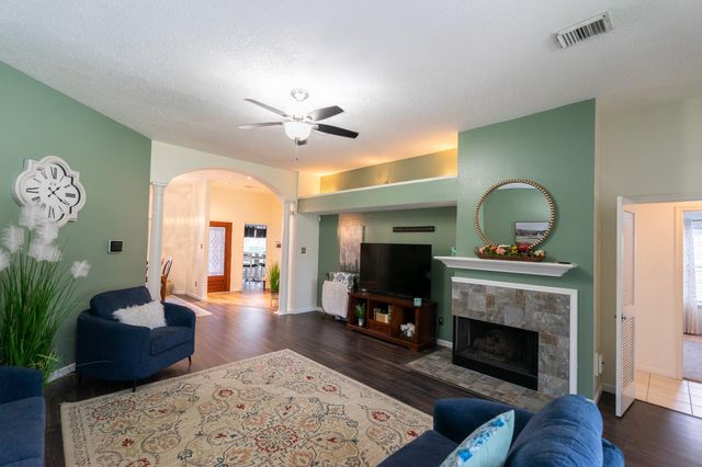 16039 Surrey Woods Drive, Friendswood, TX 77546