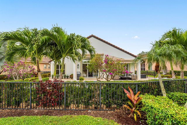 8198 Spyglass Drive, West Palm Beach, FL 33412