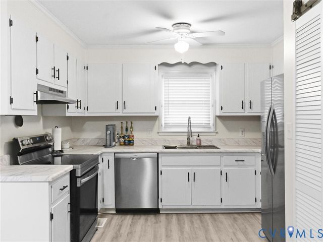 24204 Gloria Dr, Petersburg, VA 23803