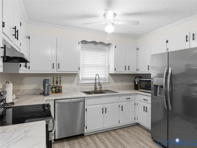 24204 Gloria Dr, Petersburg, VA 23803