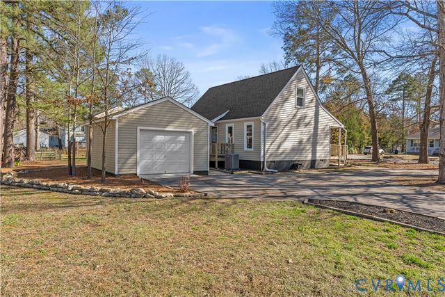 24204 Gloria Dr, Petersburg, VA 23803