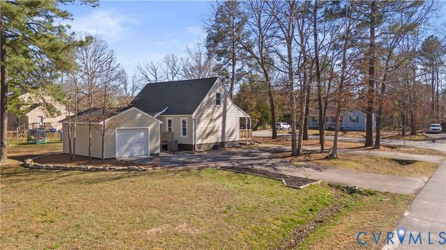 24204 Gloria Dr, Petersburg, VA 23803