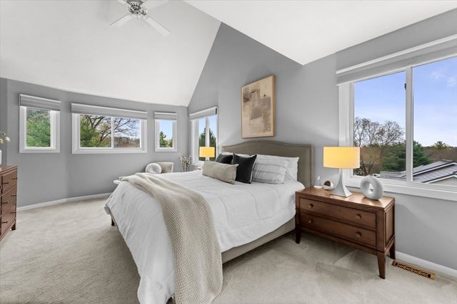 16 Lanes End 16, Natick, MA 01760