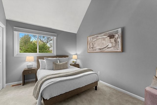 16 Lanes End 16, Natick, MA 01760