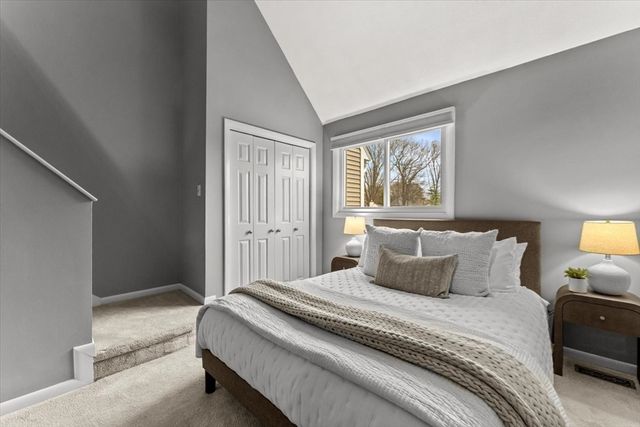 16 Lanes End 16, Natick, MA 01760