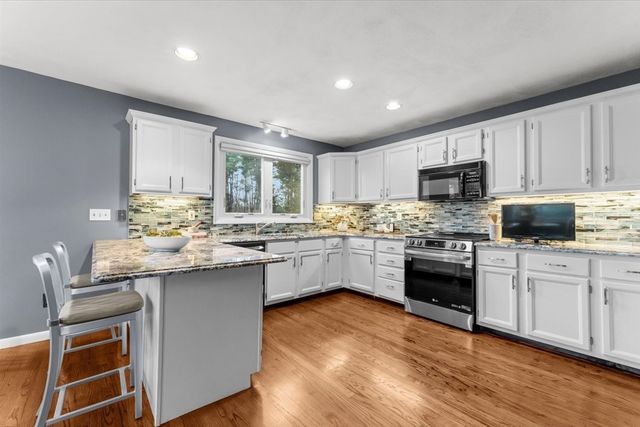 16 Lanes End 16, Natick, MA 01760