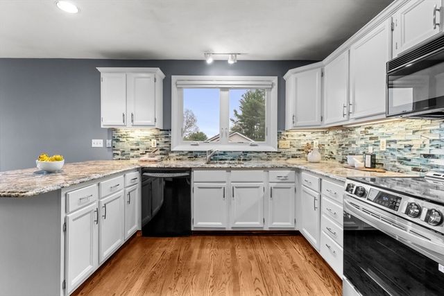 16 Lanes End 16, Natick, MA 01760