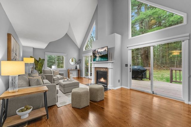 16 Lanes End 16, Natick, MA 01760