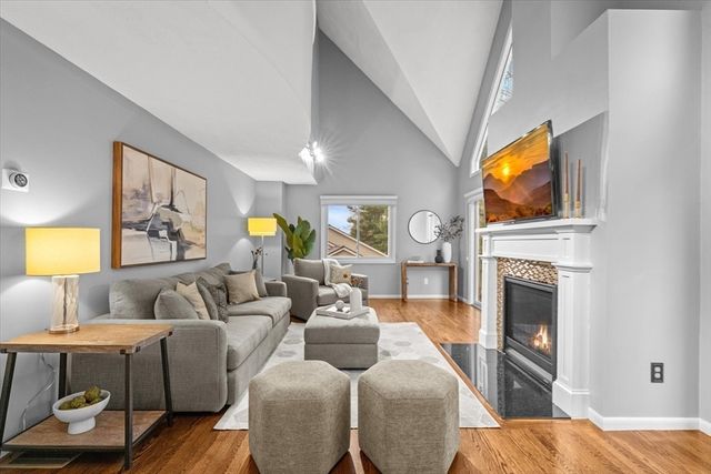 16 Lanes End 16, Natick, MA 01760