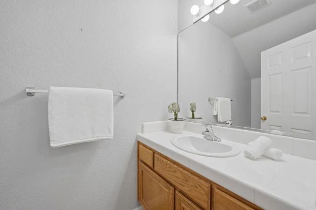 1843 Centennial Way, Escondido, CA 92026
