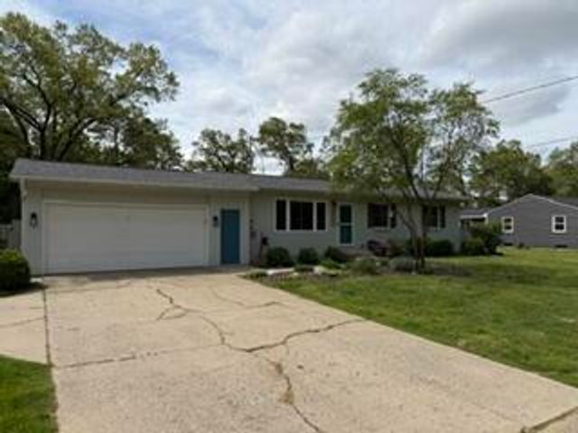 2002 Garret Drive NE, Grand Rapids, MI 49525