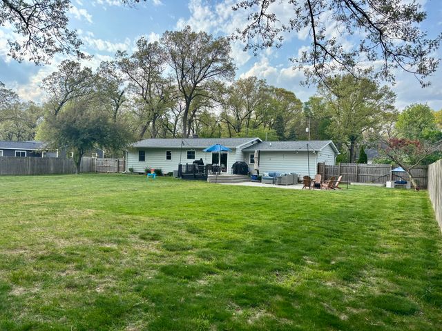 2002 Garret Drive NE, Grand Rapids, MI 49525