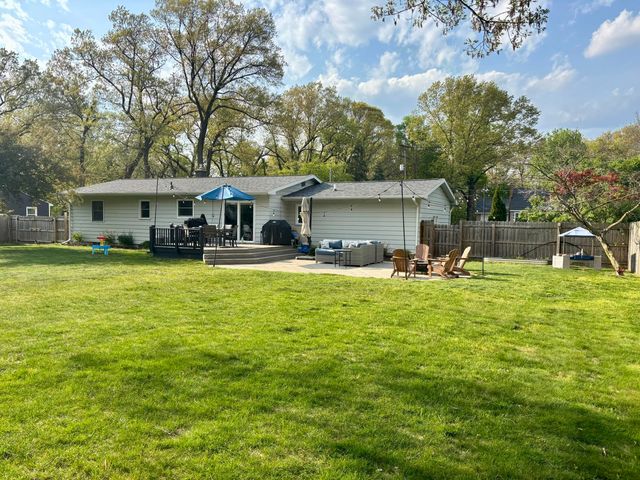 2002 Garret Drive NE, Grand Rapids, MI 49525