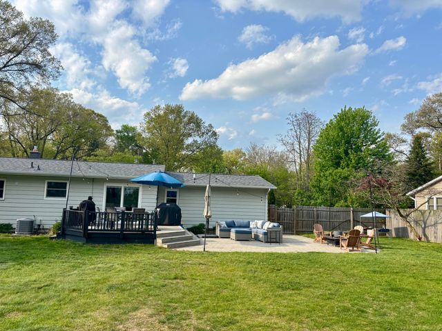 2002 Garret Drive NE, Grand Rapids, MI 49525