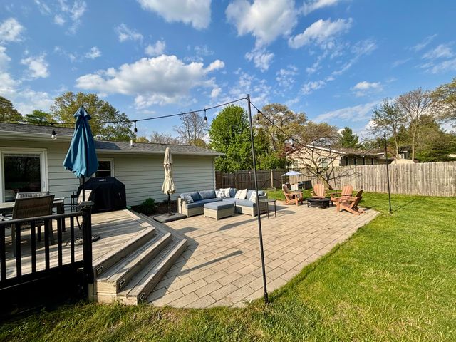 2002 Garret Drive NE, Grand Rapids, MI 49525