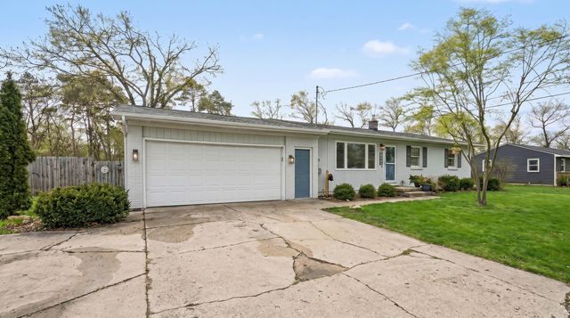 2002 Garret Drive NE, Grand Rapids, MI 49525