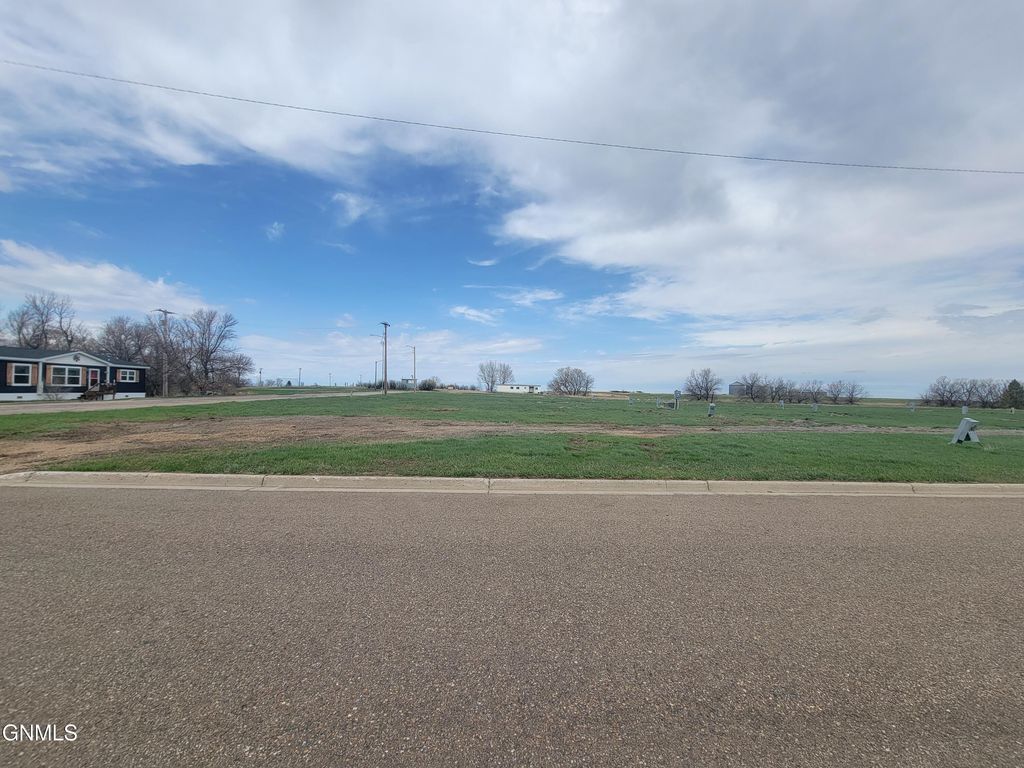 301 Hickman Street, Grenora, ND 58845