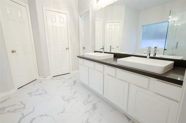 14 W Archwyck Circle W, The Woodlands, TX 77382