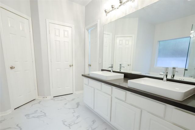 14 W Archwyck Circle W, The Woodlands, TX 77382