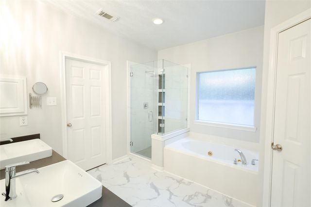 14 W Archwyck Circle W, The Woodlands, TX 77382