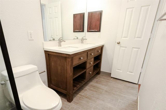 14 W Archwyck Circle W, The Woodlands, TX 77382
