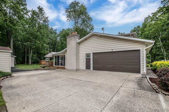 1631 Huth Road, Grand Island, NY 14072
