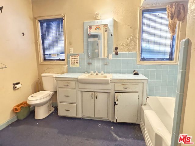4192 Don Luis Drive, Los Angeles, CA 90008