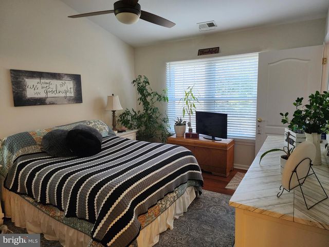 132 MOWAT CIR, Hamilton, NJ 08690