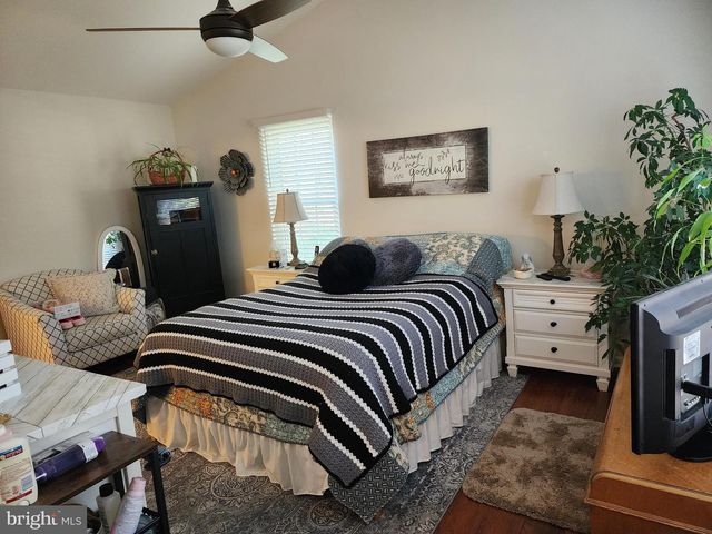 132 MOWAT CIR, Hamilton, NJ 08690